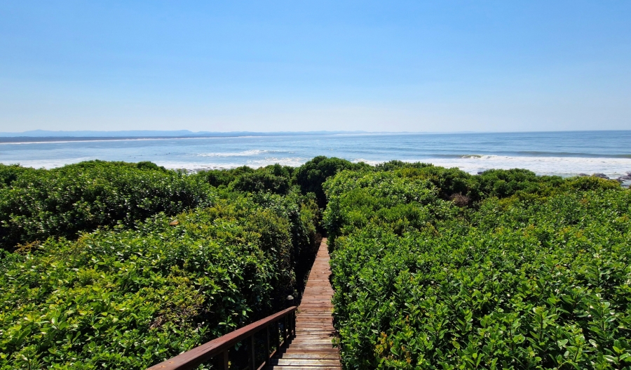 7 Bedroom Property for Sale in Wavecrest Eastern Cape